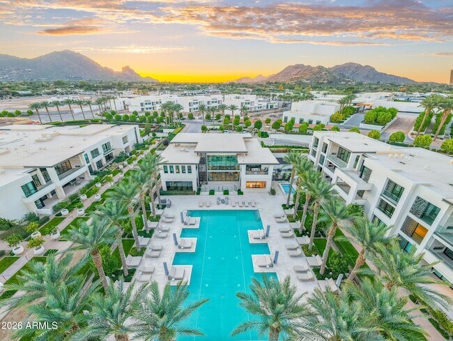 Building Photo - 6587 N Palmeraie Blvd