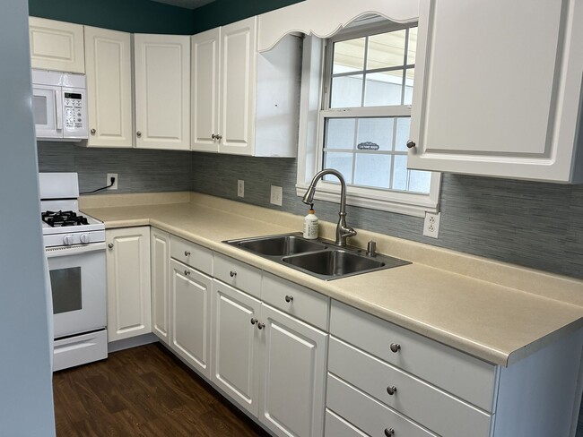 Building Photo - 2 Bedroom 1 Bath Home in Howells Point, Sunset Harbor, Bolivia, N C