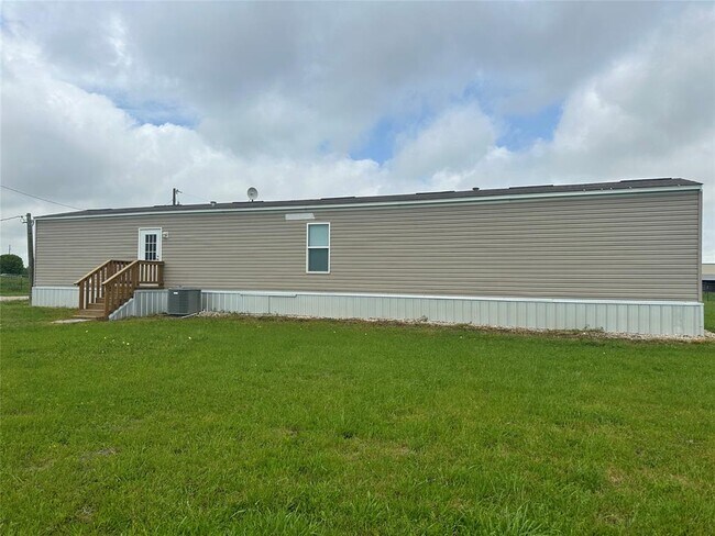 Building Photo - 220 Jay Ln
