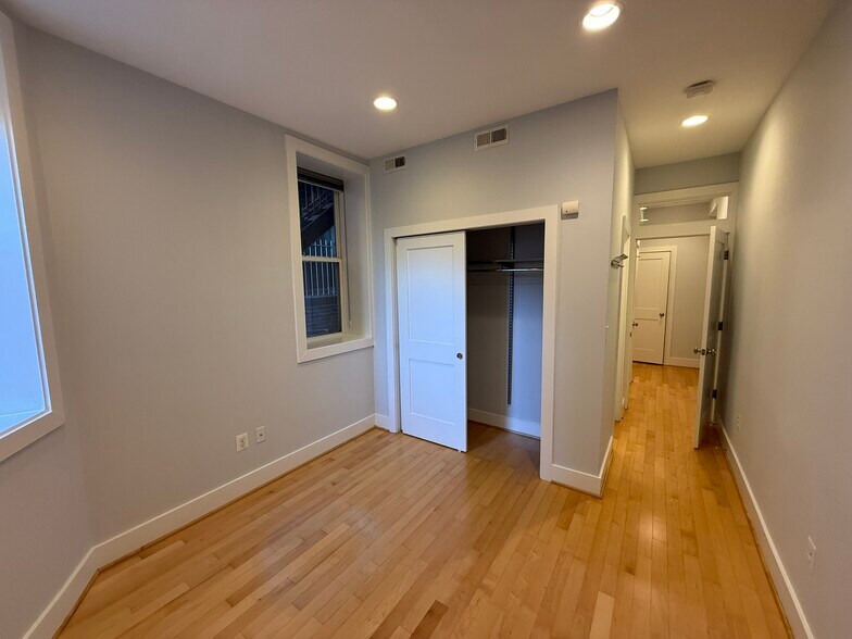 Building Photo - 1854 Mintwood Pl NW