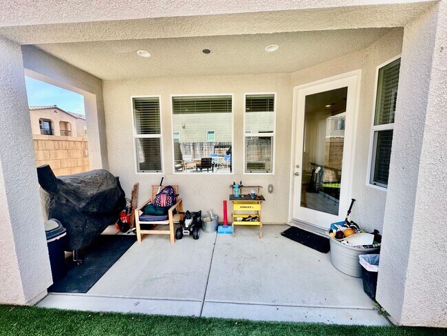 Building Photo - Newly Built 3/2.5 Bonadelle Home in Riverstone Community