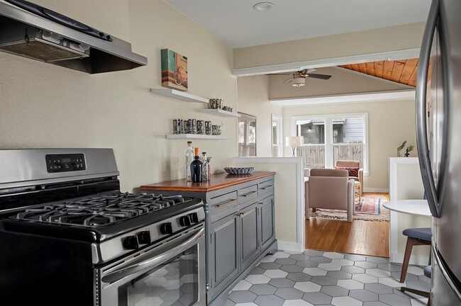 Building Photo - 5517 Avenue G