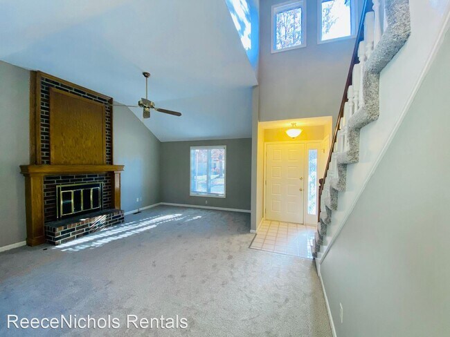 Building Photo - 3 br, 3.5 bath House - 10802 W. 116th Terrace