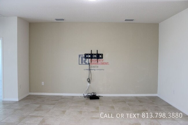 Building Photo - 33163 Sand Creek Dr