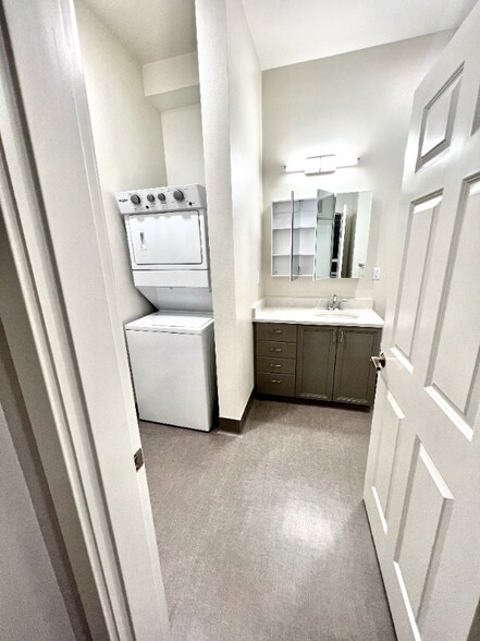 Building Photo - 2330 Yakima Ct