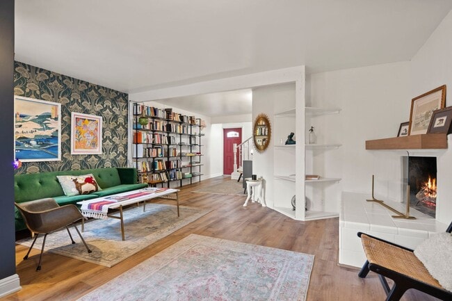 Building Photo - Ventura | Pierpont | 4 Bedroom + 3 Bathroom