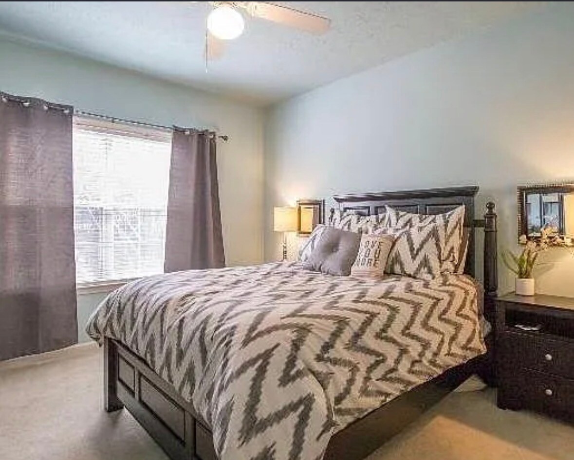 Building Photo - 2025 Woodmont Blvd