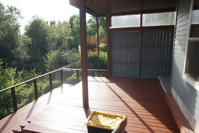 Building Photo - Exquisite NW Portland 4 bedroom with panoramic views