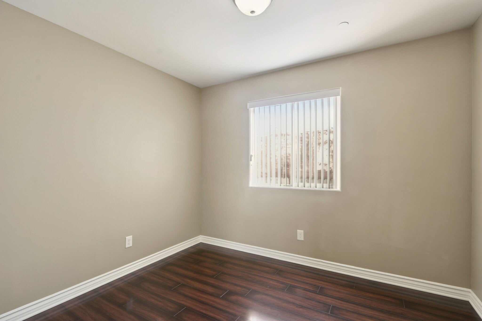 Building Photo - 1616 W 39th Pl