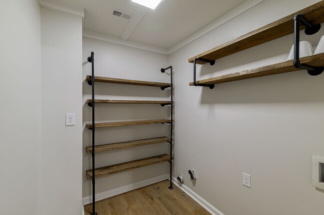 Building Photo - Newly Renovated East Side Home!