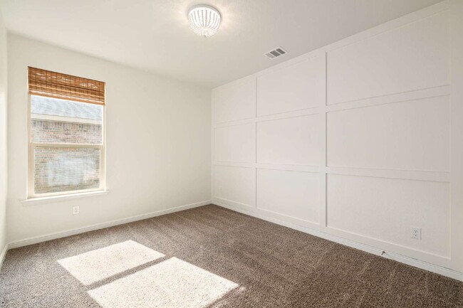 Building Photo - Modern Elegance Meets Everyday Comfort in ...