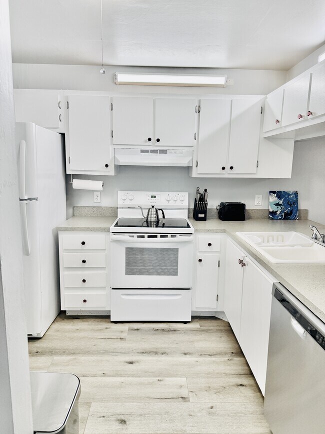 Building Photo - 2750 Kings Lake Blvd