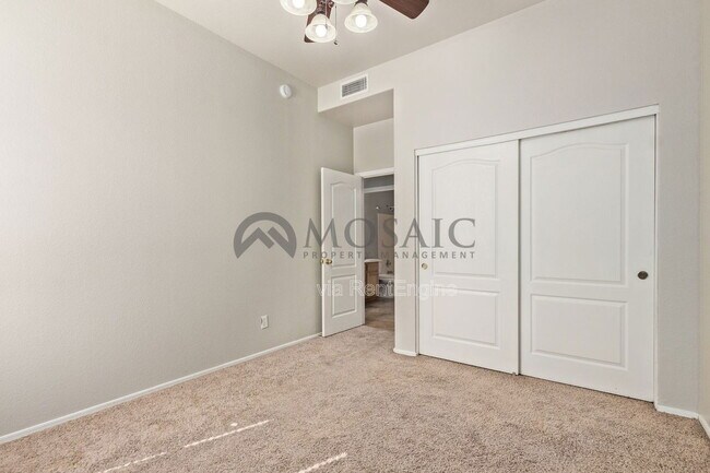 Building Photo - 1112 N Wade Dr