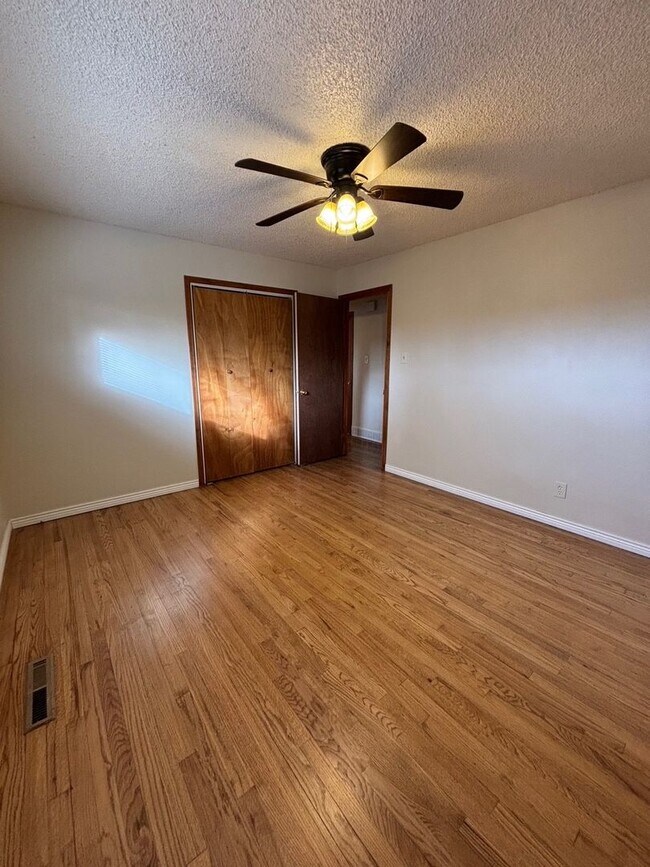 Building Photo - Ranch Style Home - 3 Bed 1 Bath  - MileStone Real Estate Services