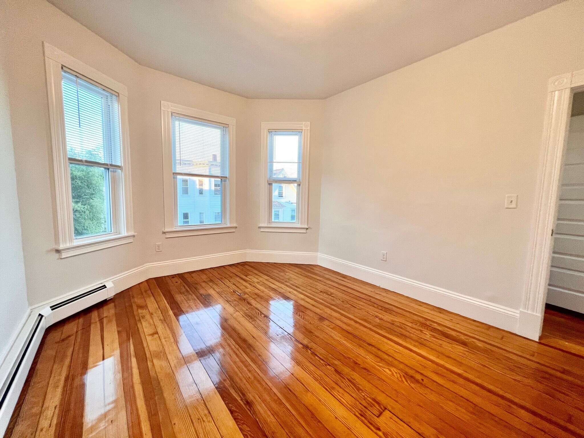 Building Photo - 15 Romsey St