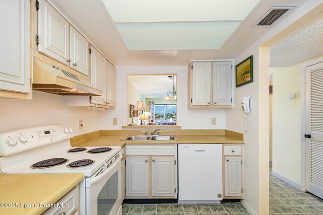 Building Photo - 1999 S Banana River Blvd