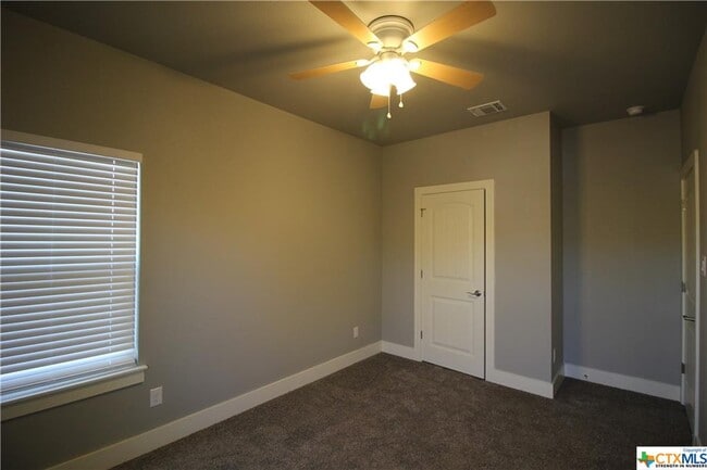 Building Photo - 1007 Mission Dr