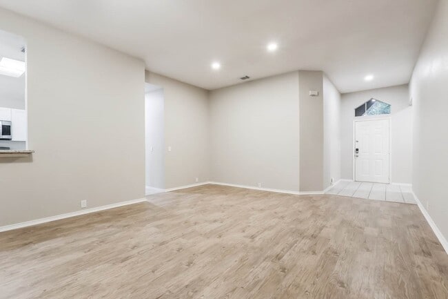 Building Photo - 2011 Louetta Oak Ct