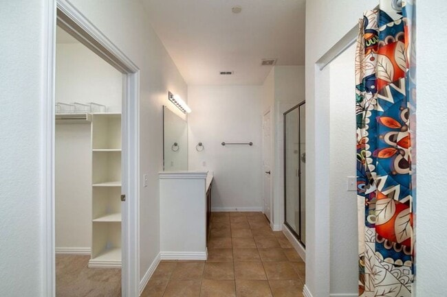 Building Photo - Townhome in Parker Estates!! READY for move in early June