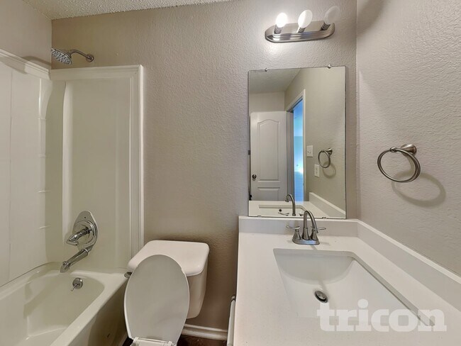 Building Photo - 304 Dakota Dr