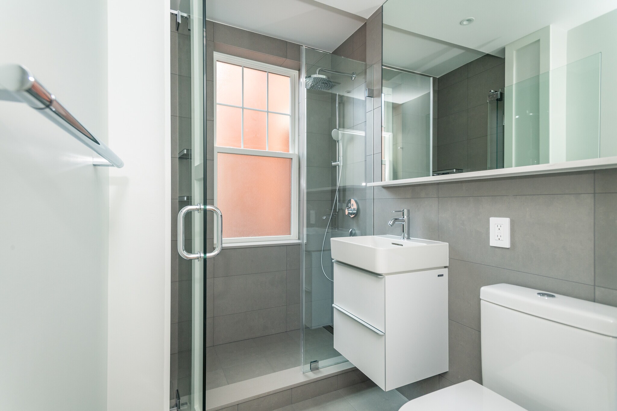 Building Photo - 18 Forest St