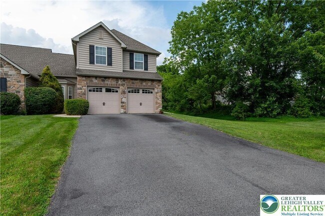 Primary Photo - 835 Spring White Dr