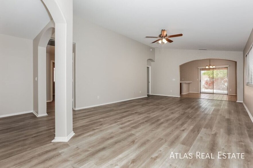 Building Photo - 11018 W Mountain View Dr