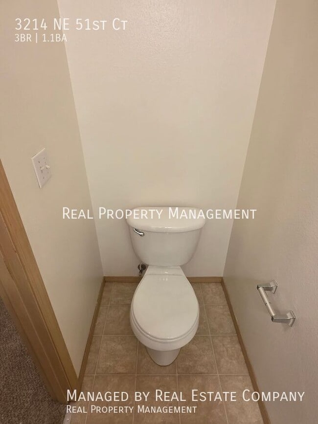 Building Photo - 3214 NE 51st Ct