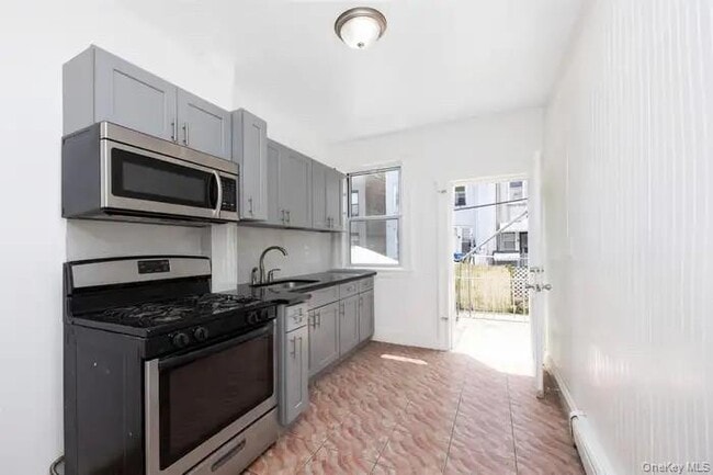 Building Photo - 88-08 88th St