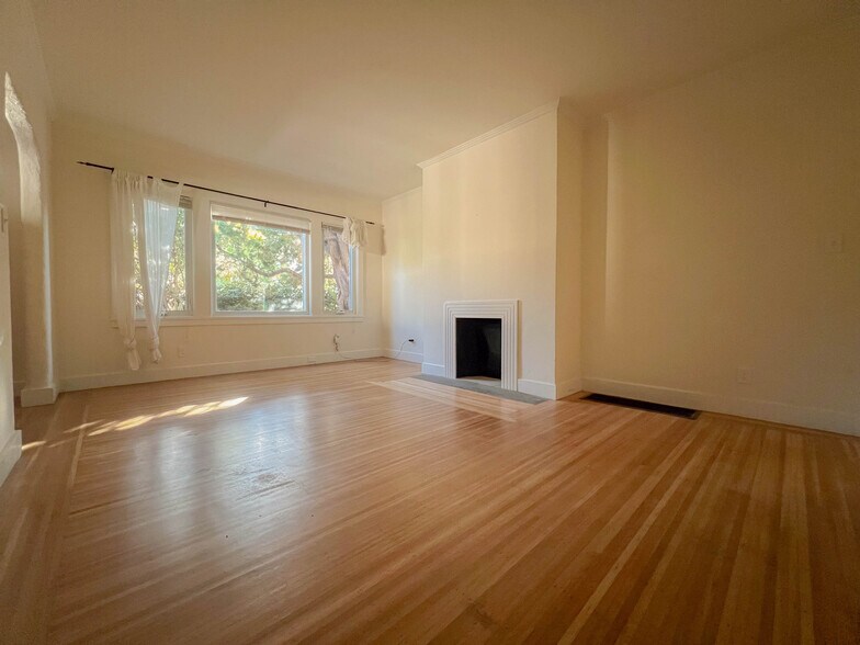 Living Room - 1504 Grant St