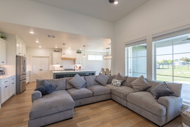 Building Photo - 4324 Cedar Creek Rd