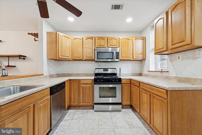 Building Photo - 1039 S Cleveland St