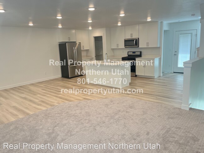 Building Photo - 3 br, 2.5 bath House - 3084 N. 1600 E.