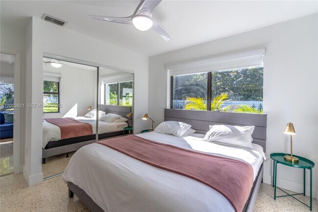 Building Photo - 12344 NE 9th Ave