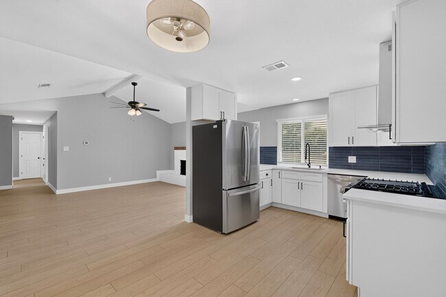 Building Photo - 2606 Hilldale Blvd