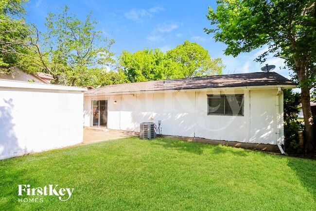 Building Photo - 908 Wandering Way Dr