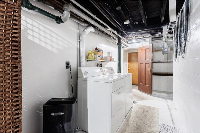 Building Photo - 1363 Highland Ave