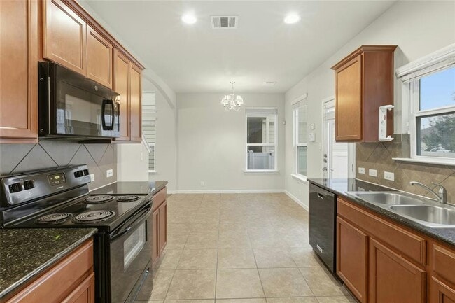 Building Photo - 930 Alamo Plaza Dr