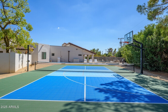 Building Photo - 11212 N Sundown Dr