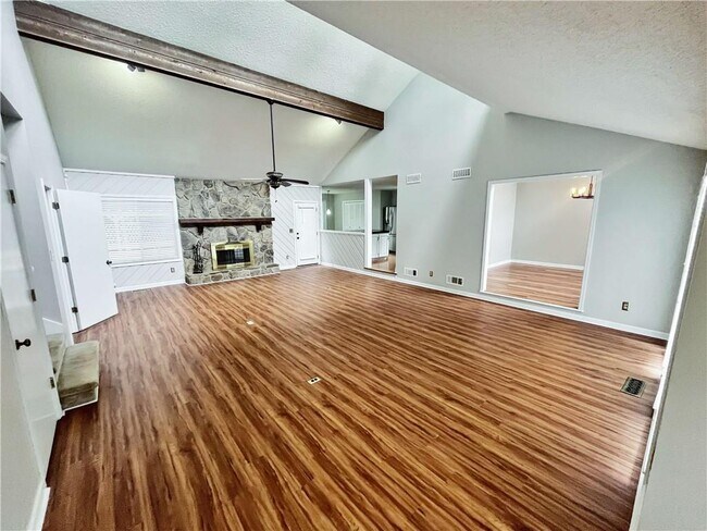 Building Photo - 2010 Shadow Bluff Ct NE