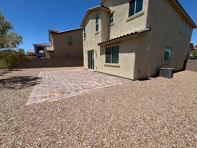 Building Photo - Charming 3-Bedroom Home with Spacious Back...