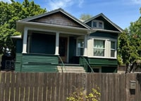 Building Photo - 705 SE 6th Ave