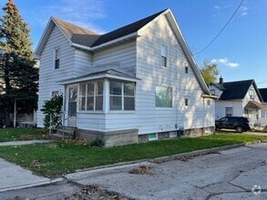 Building Photo - Lovely 4 Bedroom John Ball Park