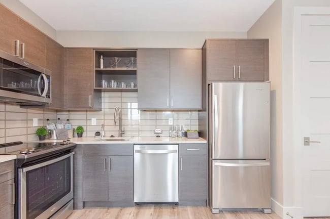 Building Photo - 1 bedroom condo, located steps from all of...