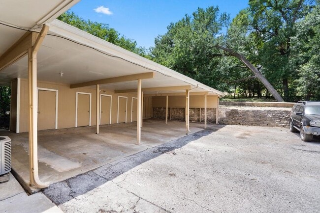 Building Photo - 1813 Woodland Ave