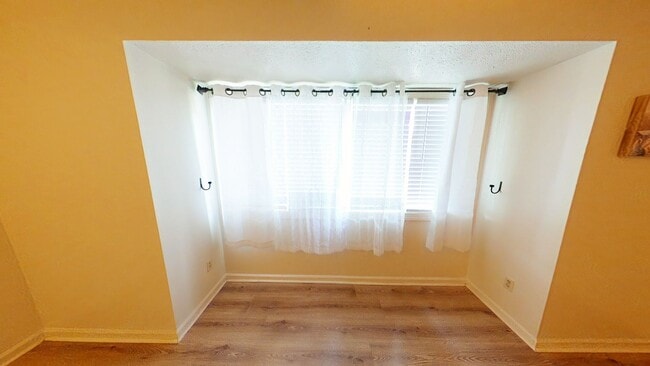 Building Photo - 1 Bedroom, 1 Bathroom Condo Rental in Hamp...