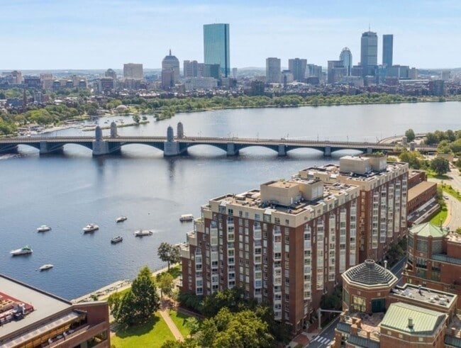 Building Photo - 75-83-83 Cambridge Pkwy