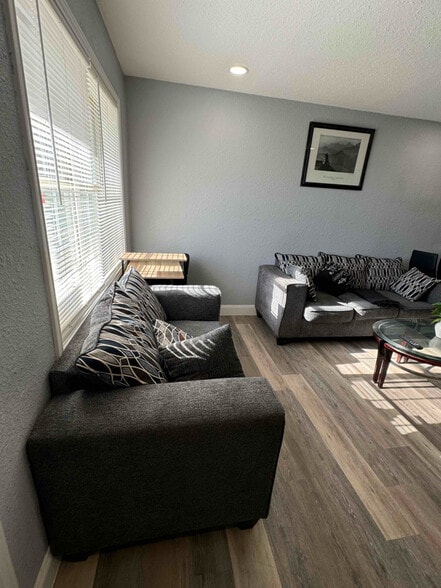 Building Photo - 706 Ohio St