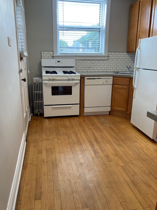 Building Photo - One Bedroom/One Bath in Historic Building ...