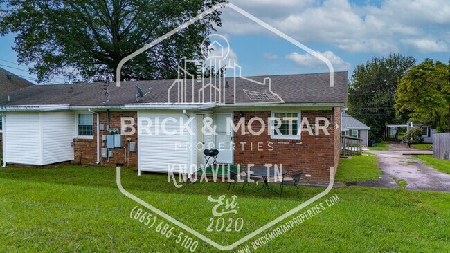 Building Photo - 2407 Holbrook Dr